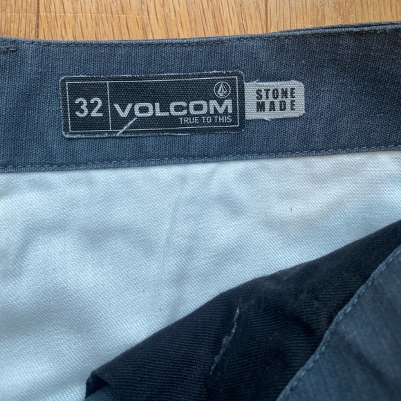 Volcom cargo shorts - Picture 3 of 5